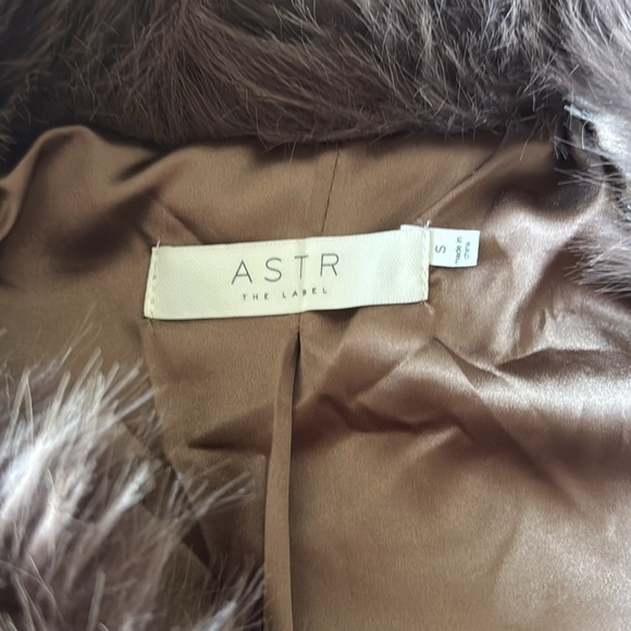 Light brown faux fur jacket - Picture 2 of 3